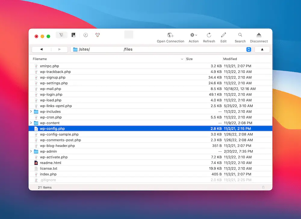 wp-config.php 파일을 강조 표시한 WordPress 웹사이트 파일 세트를 보여주는 Cyberduck의 인터페이스.