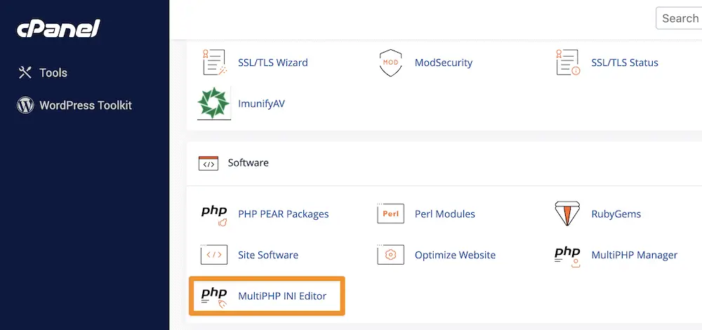 Uma tela de administração do cPanel mostrando a opção MultiPHP INI Editor.