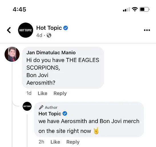 Hot Topic の Facebook ページでは、フォロワーからの質問に回答しています。