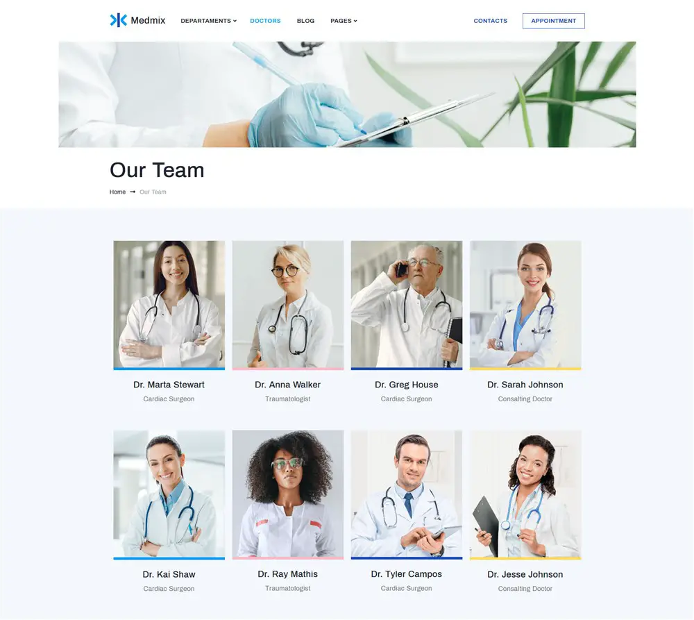 医療テンプレート Medmix のチーム メンバーが記載されたページの画像。医師の専門家レベルを示すことで、患者定着率が向上します。