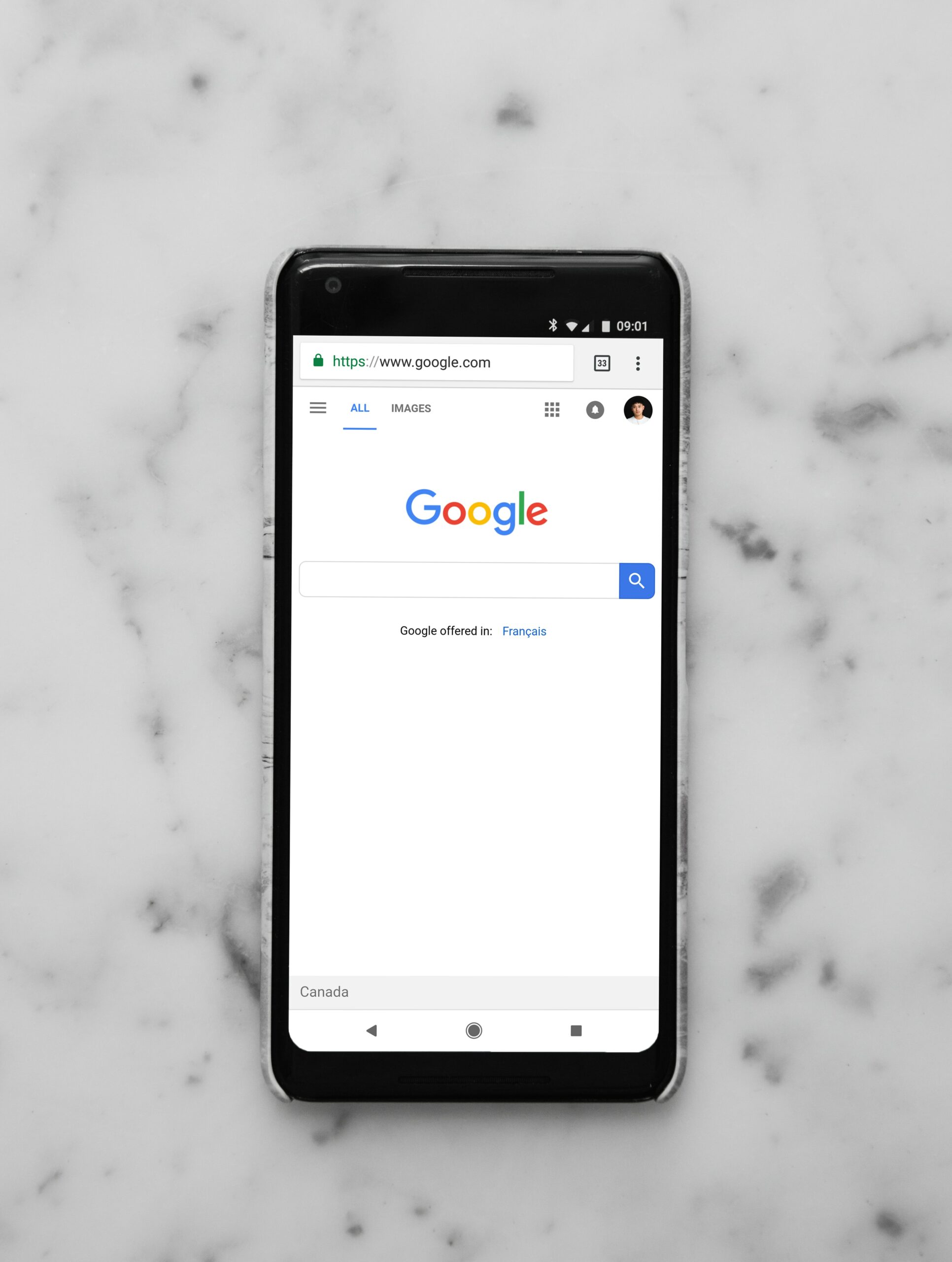 Ekran główny Google na telefonie komórkowym