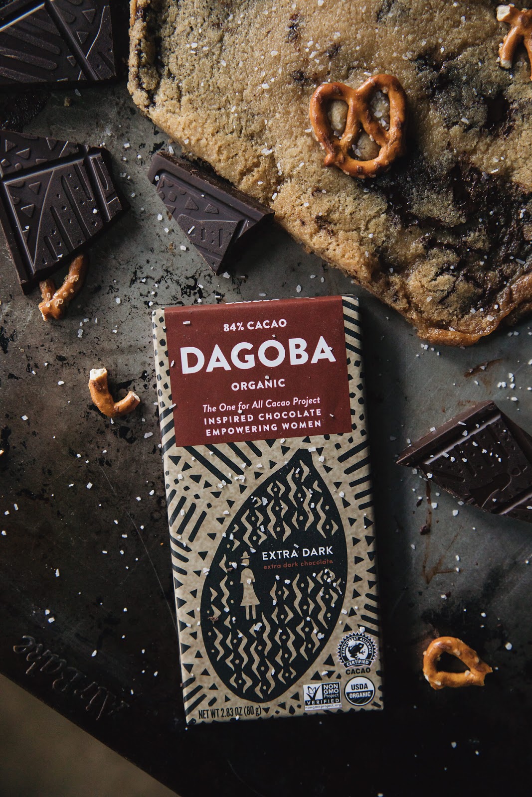 Dagoba barretta di cioccolato, salatini e biscotti