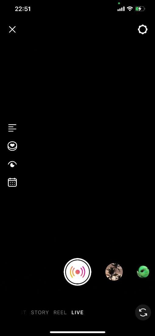 An image of the Instagram live screen looks like.