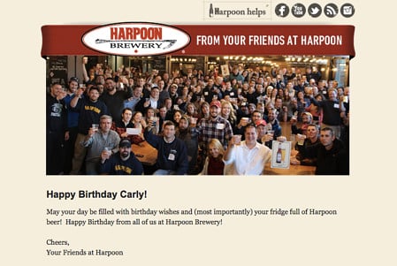 电子邮件营销活动示例：Пивоварня Harpoon – «生日快乐 Carly！»