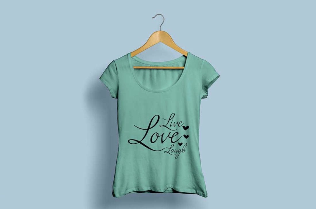 mockup kaos wanita gratis